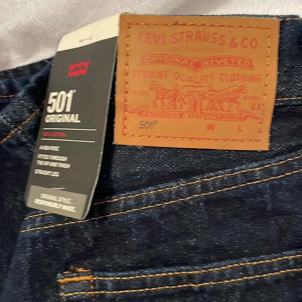 Women’s 501 Levi’s. Original wash. 23X30